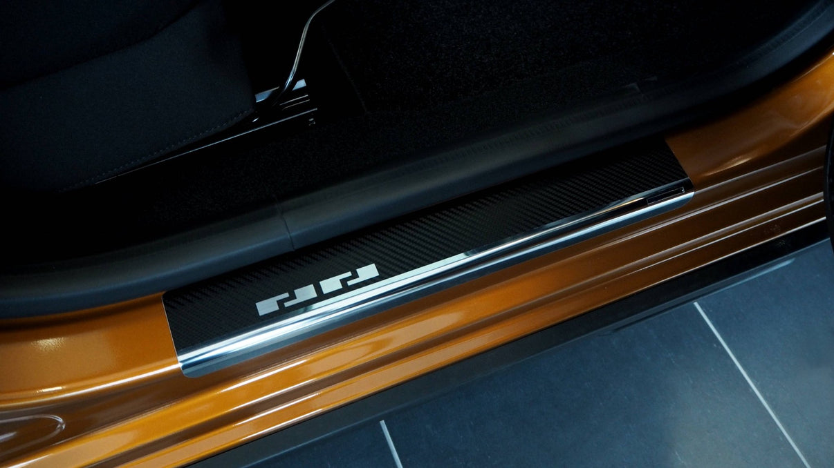 Tröskelskydd stål/kolfiber Dacia Sandero III/Stepway 2021+ - Carlevel -