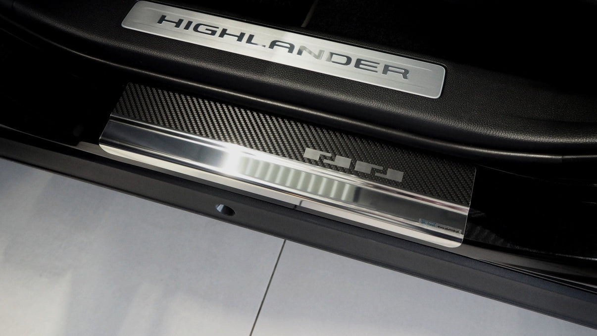 Tröskelskydd stål/kolfiber Highlander IV 2021+ - Carlevel -