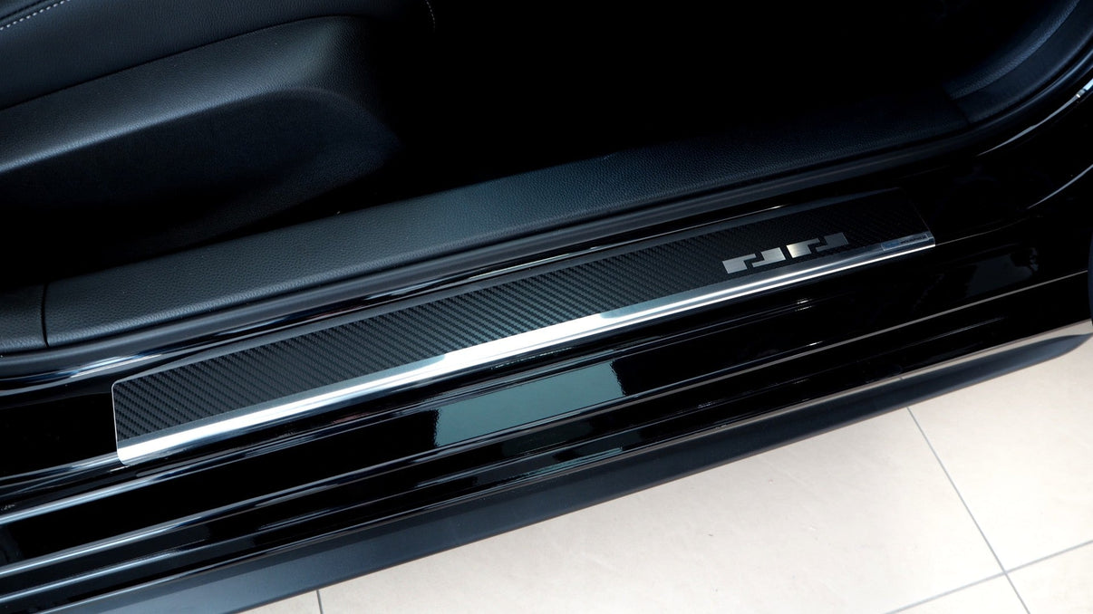 Tröskelskydd stål/kolfiber Honda Civic XI 5D 2022+ - Carlevel -