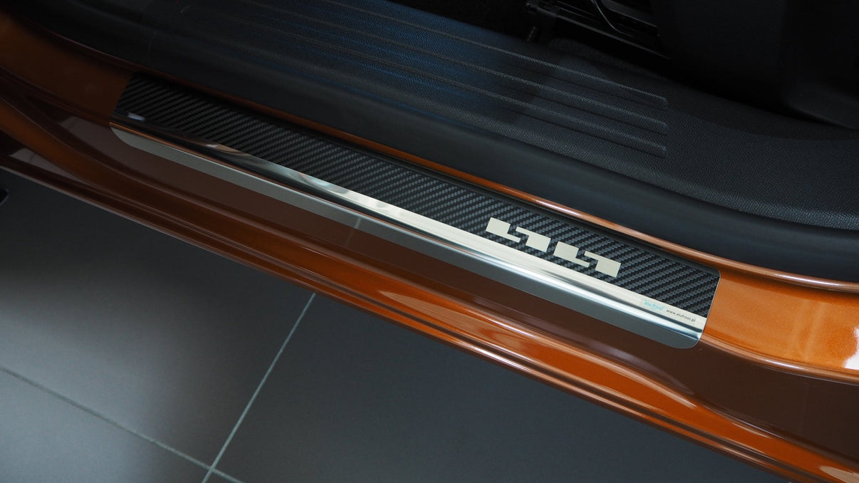 Tröskelskydd stål/kolfiber Peugeot 2008 II 2019+ - Carlevel -