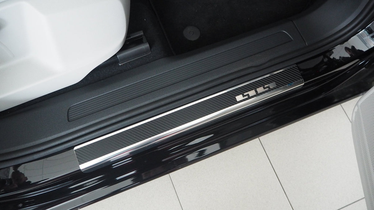 Tröskelskydd stål/kolfiber Touran III 2015+ - Carlevel -