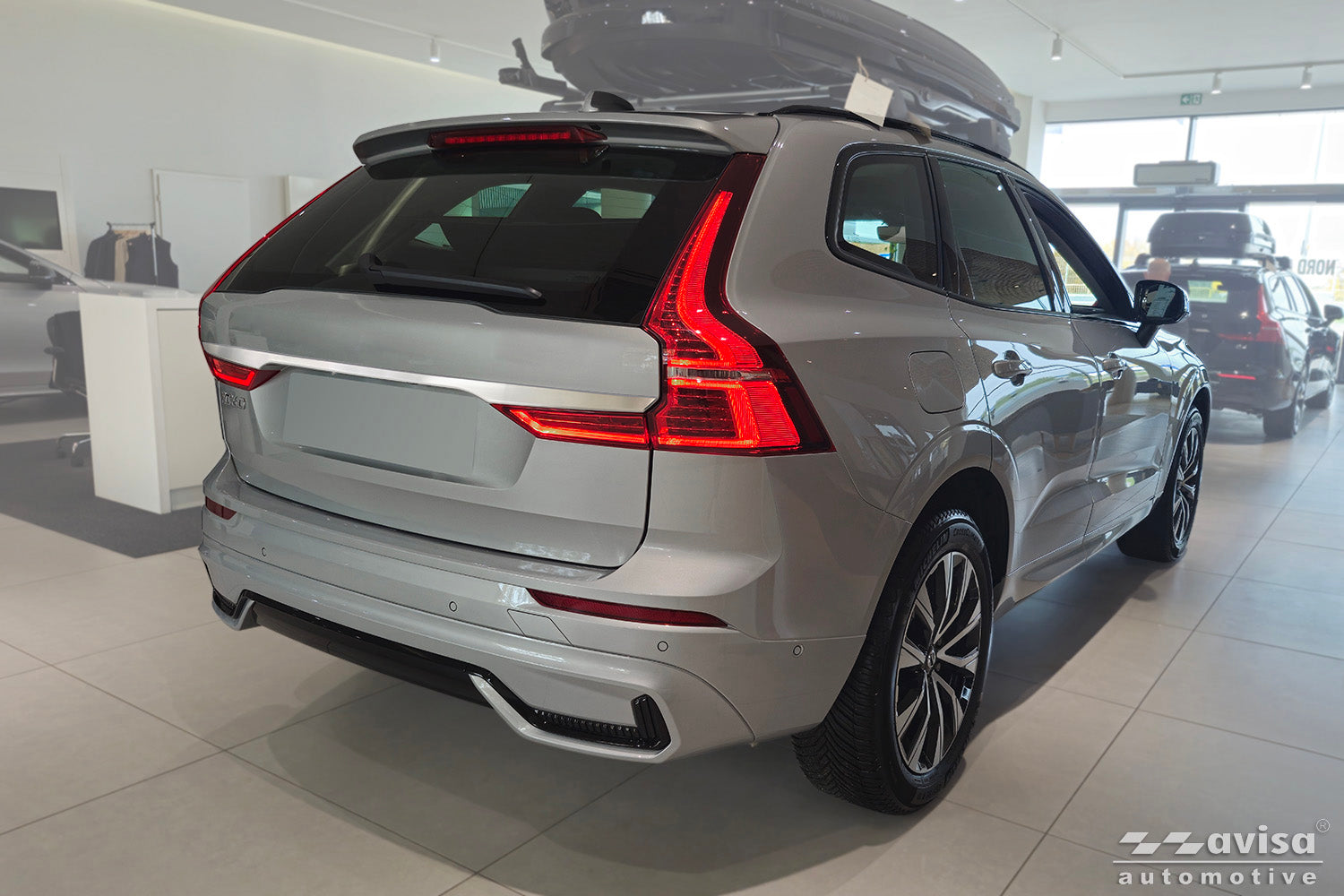Bakluckelist Volvo XC60 II/ XC60 II R-Design 2017+facelift 2021, facelift 2021+/ Plug-In Hybrid 2019+facelift 2021, facelift… – Silver satin – detaljbild 2
