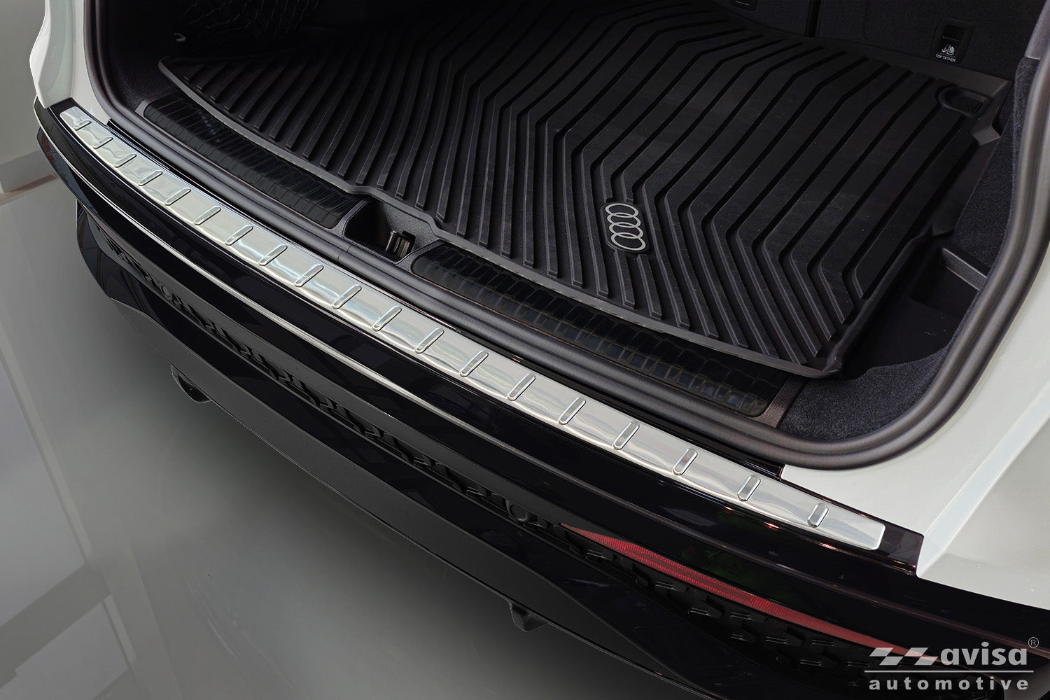 Lastskydd Audi Q5 III 2024+ – Silver satin – detaljbild 3
