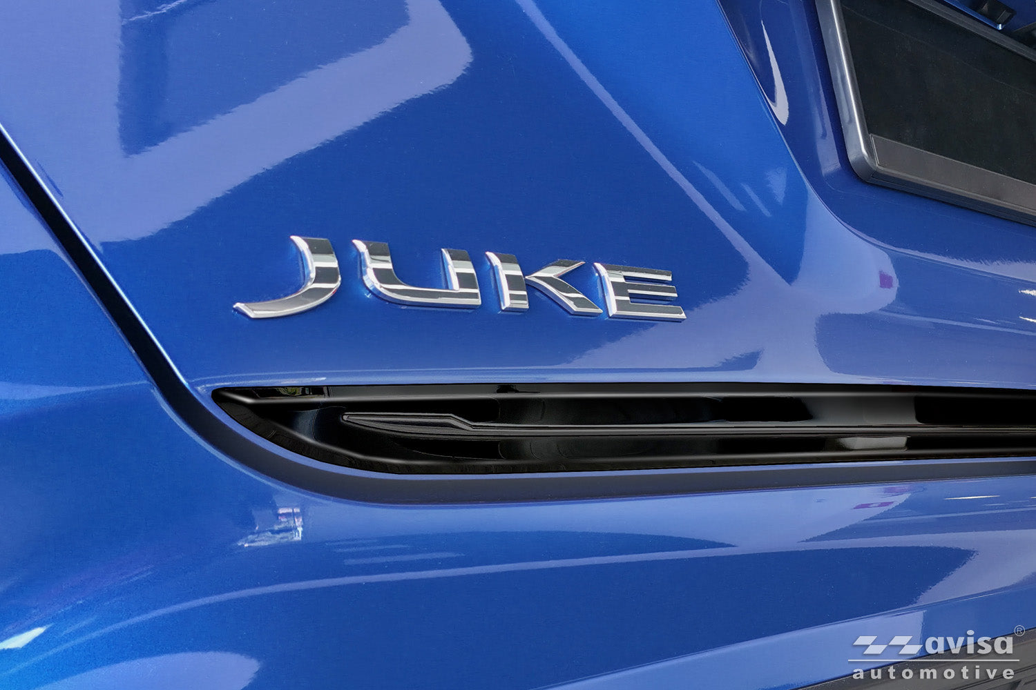 Bakluckelist Nissan Juke II 2019+ – Spegelblank svart – detaljbild 3