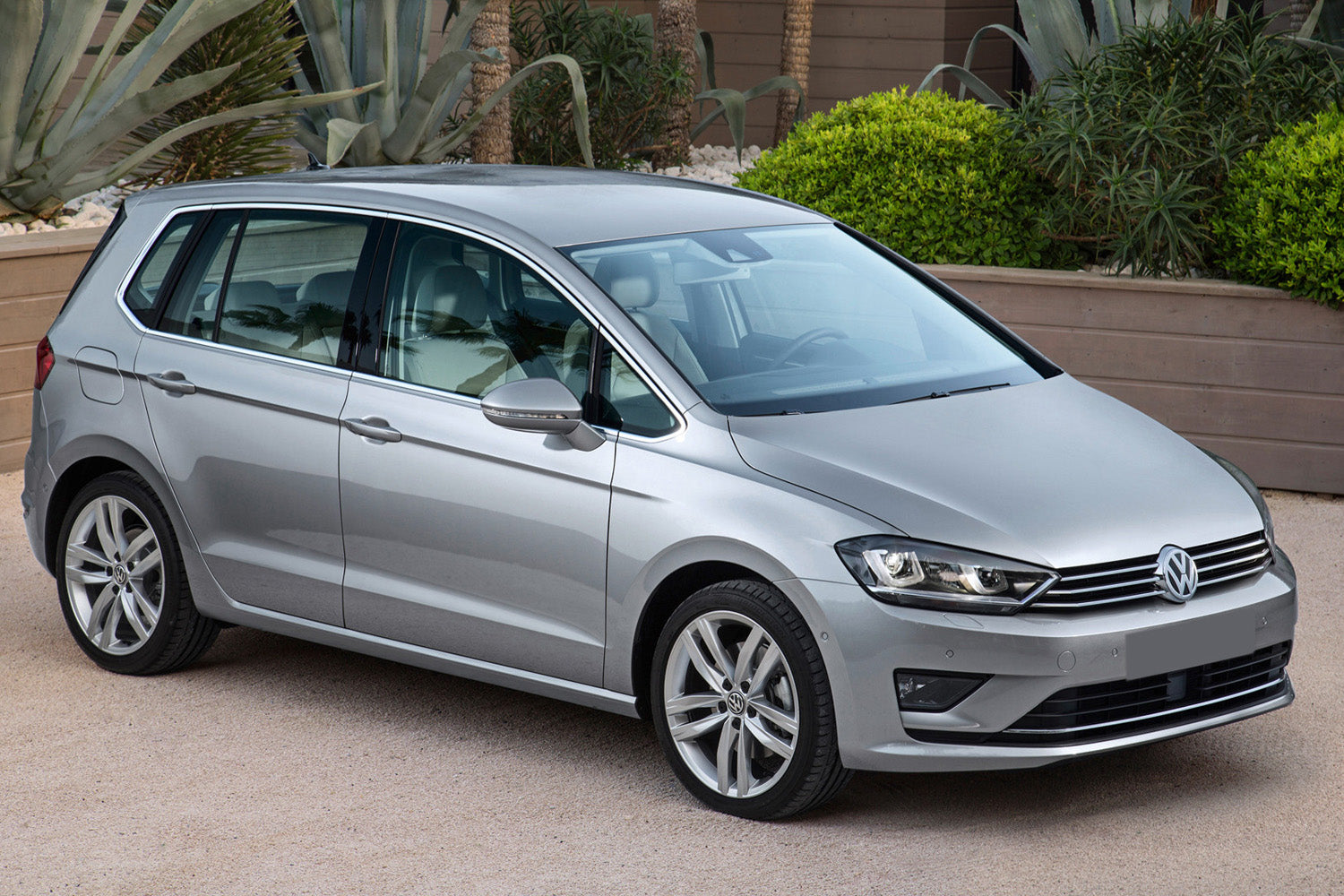 Lastskydd Volkswagen Golf Sportsvan 2014–2017, facelift 2017+ – Svart (2/45031) – detaljbild 3