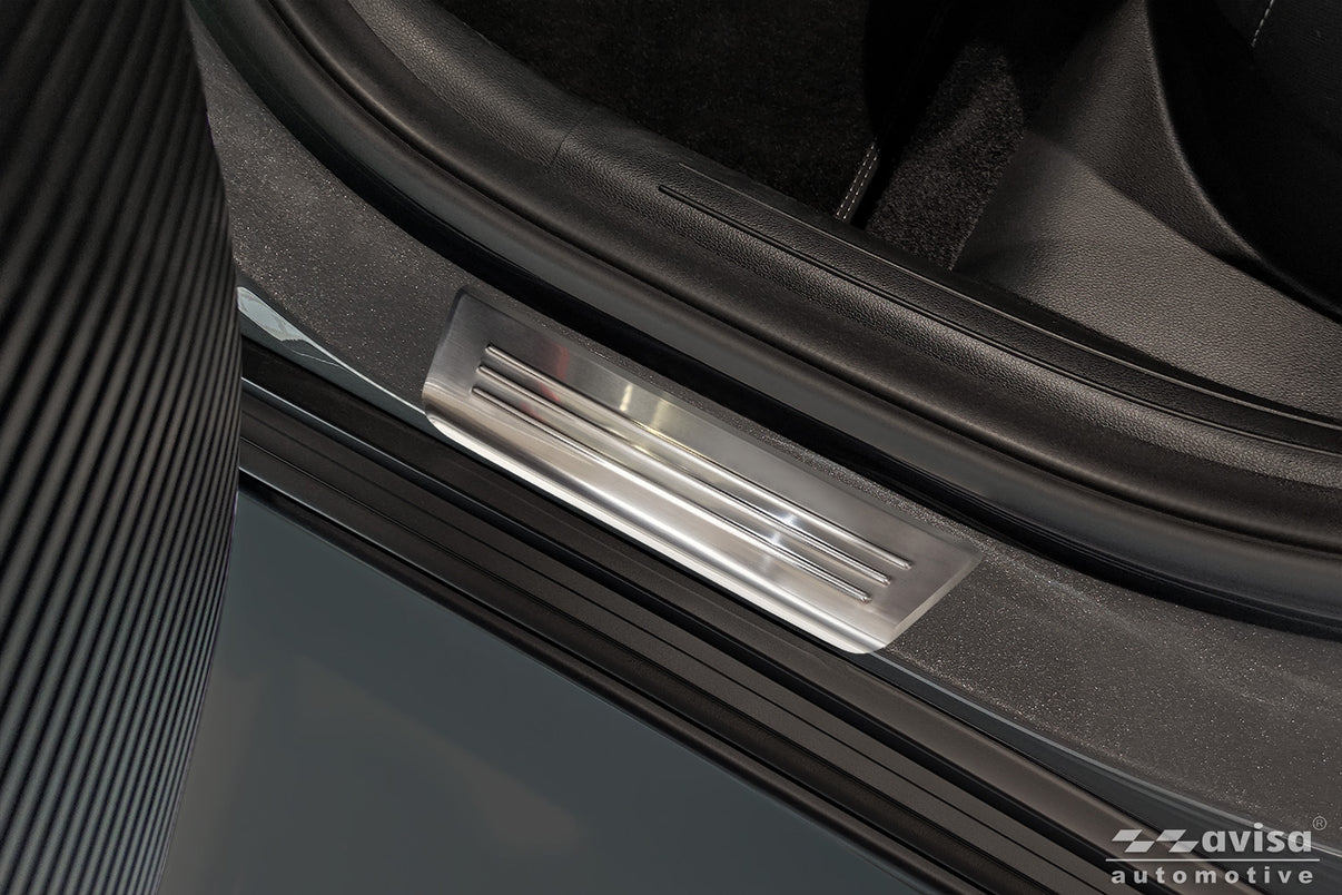 Tröskelskydd Lines Hyundai Kona II 2023+ / MG 3 III 2024+ > / MG ZS II 2024+ > – Silver satin – detaljbild 2