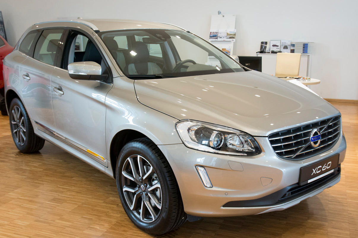 Lastskydd Volvo XC60 2013–2017 – Spegelpolerat silver – detaljbild 2