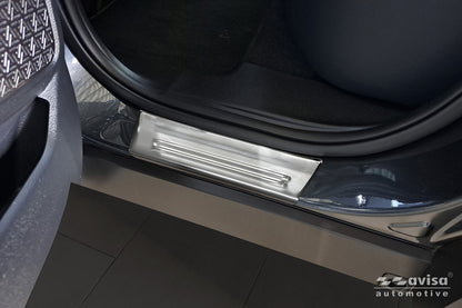 Tröskelskydd Lines Mitsubishi Outlander IV 2025+ – Silver satin – detaljbild 2