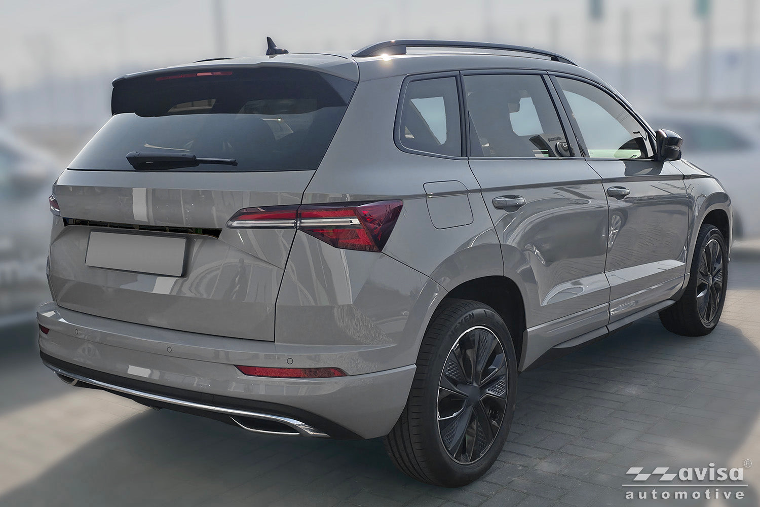 Bakluckelist Skoda Karoq facelift 2022+ – Spegelblank svart – detaljbild 2