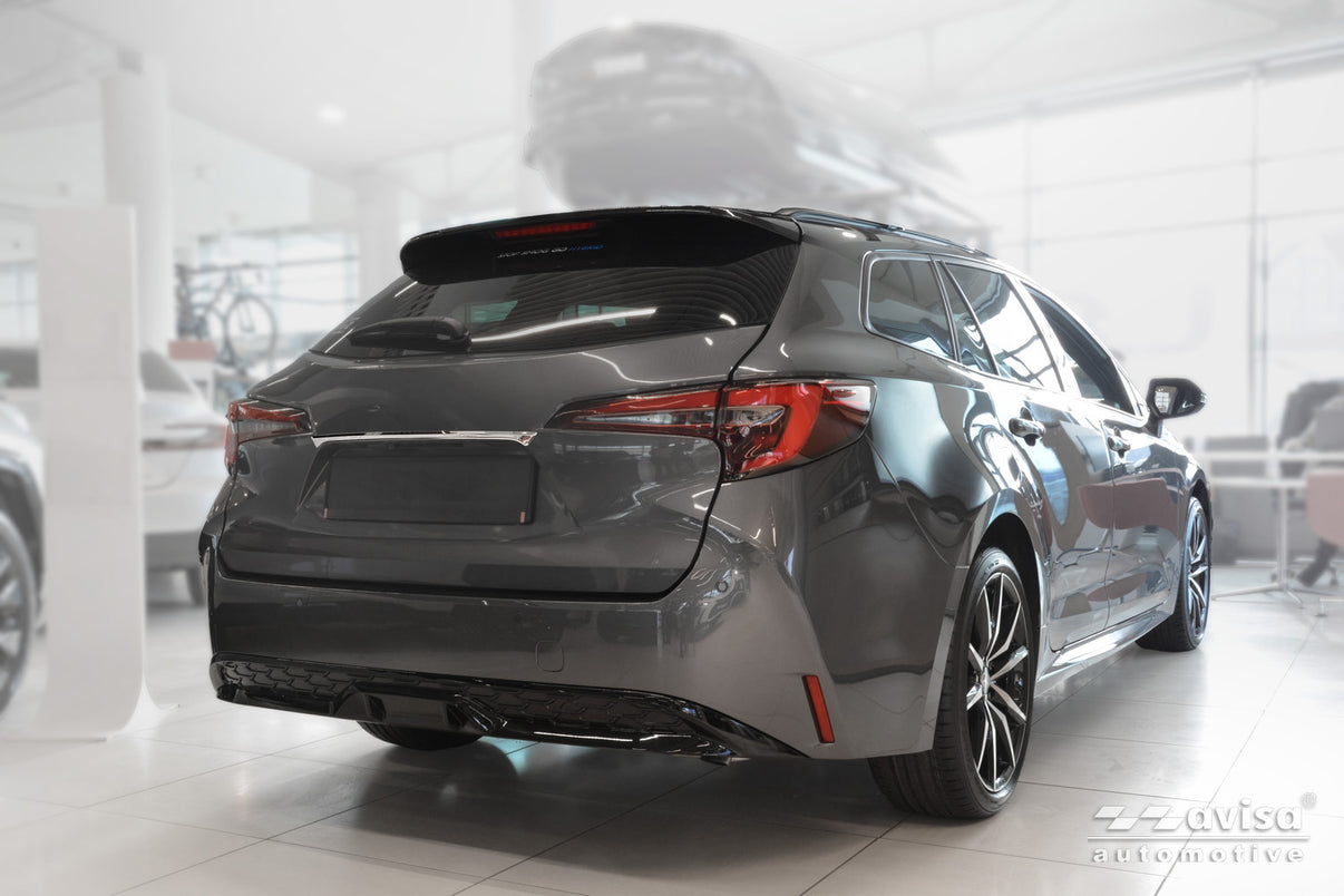 Bakluckelist Toyota Yaris Cross 2021+ – Spegelpolerat silver – detaljbild 2