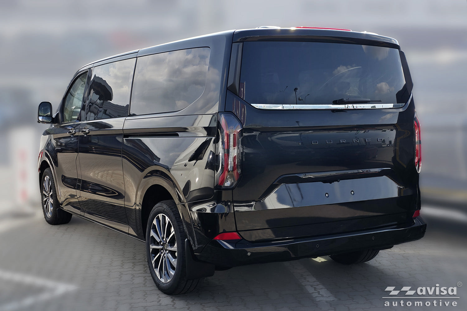 Bakluckelist Ford Tourneo Custom II 2023+ – Spegelpolerat silver (2/38142) – detaljbild 2