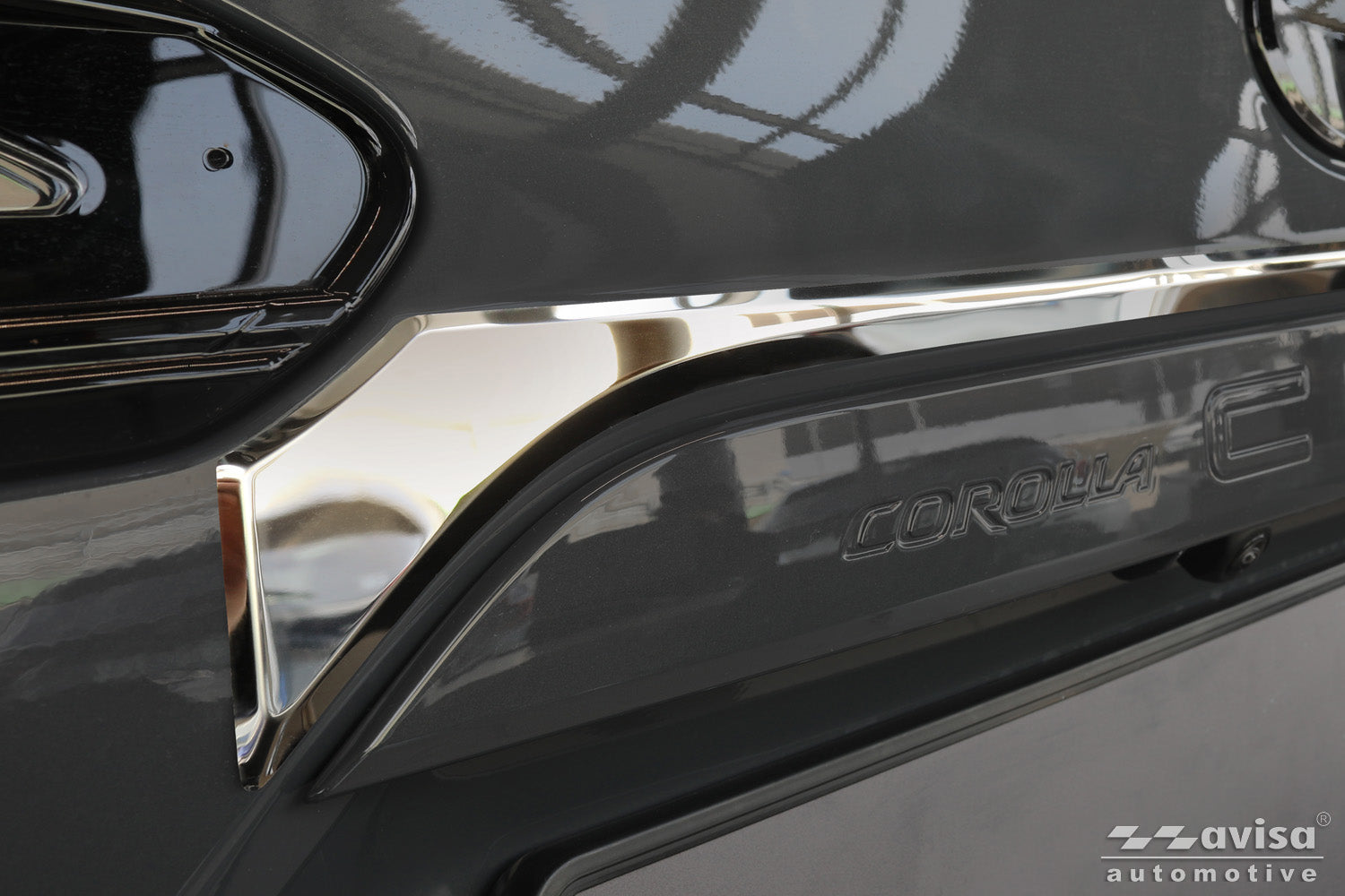 Bakluckelist Toyota Corolla Cross (XG1TJ) 2022–2025, facelift 2025+ – Spegelpolerat silver – detaljbild 3