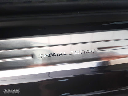Tröskelskydd Special Edition Volkswagen Touareg III 2018–2023 facelift 2023+ – Silver satin (2/22236) – detaljbild 3