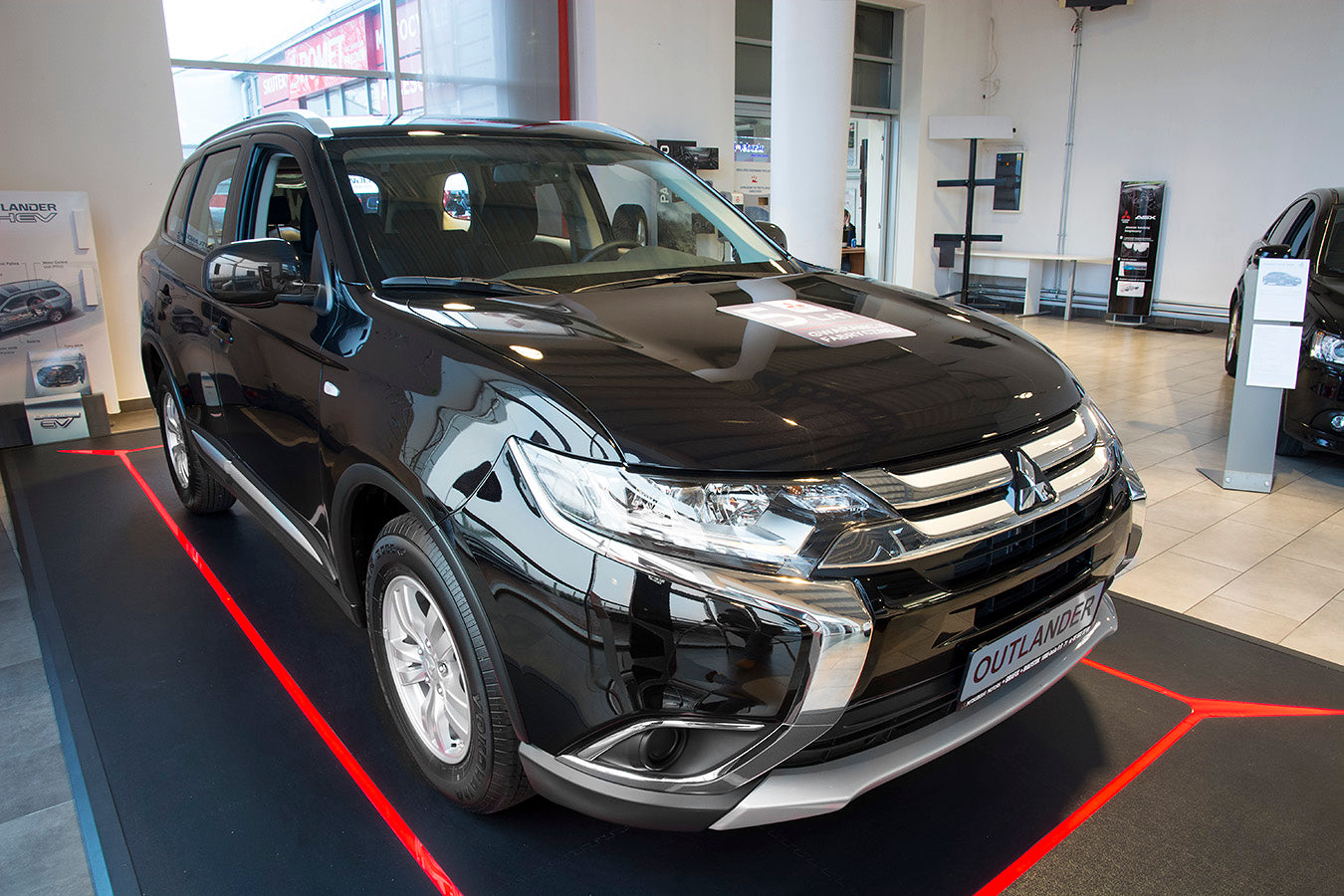 Lastskydd Mitsubishi Outlander III facelift 2015–2017, facelift 2017–2022 m.fl. – Silver satin – detaljbild 2