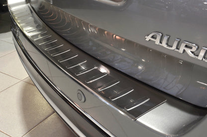 Lastskydd Toyota Auris touring 5-dörrars 2013–2015 – Silver satin – detaljbild 3