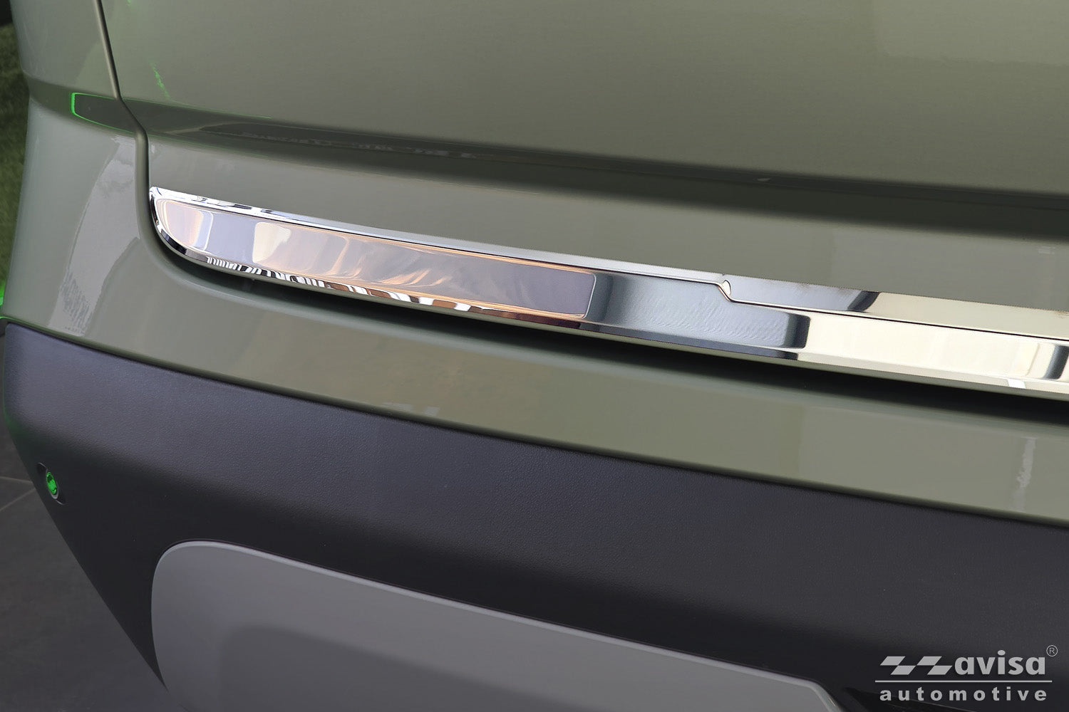 Bakluckelist Jaecoo J7 2023+ – Spegelpolerat silver – detaljbild 3