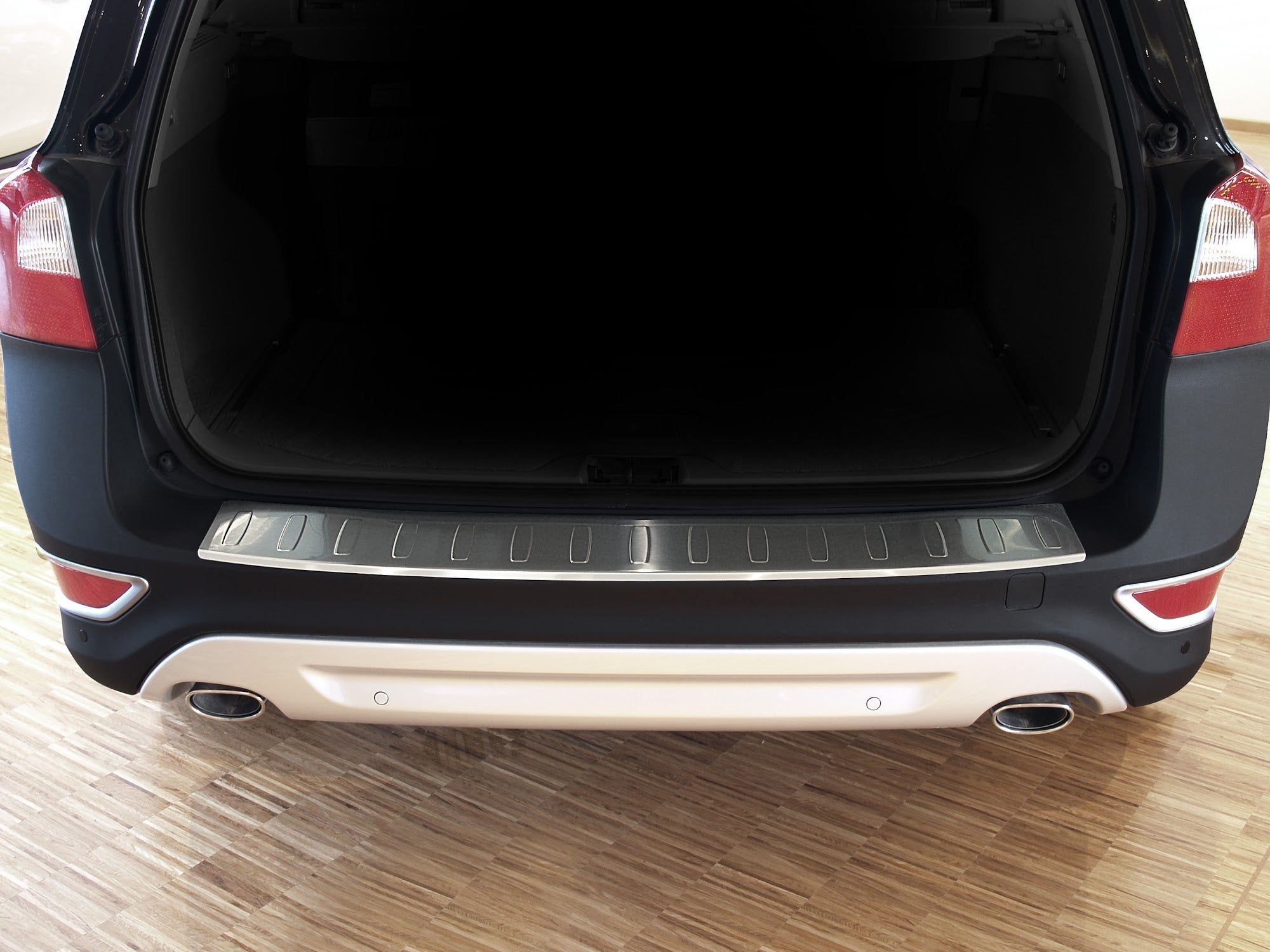 Lastskydd Volvo XC70 2007–2013 – Silver satin – detaljbild 2