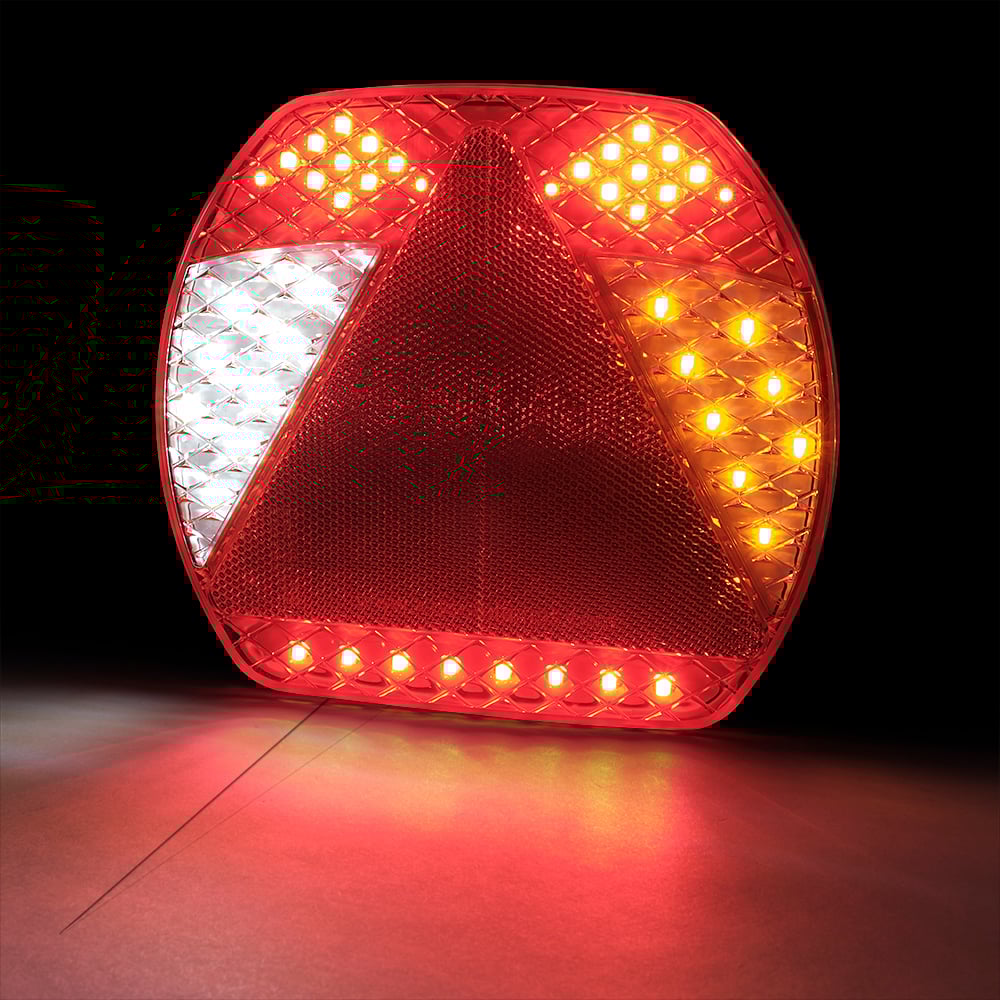 närbild på detaljer och material av Baklampor EU195LR2 – LEA