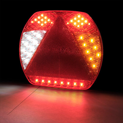 närbild på detaljer och material av Baklampor EU195LR2 – LEA