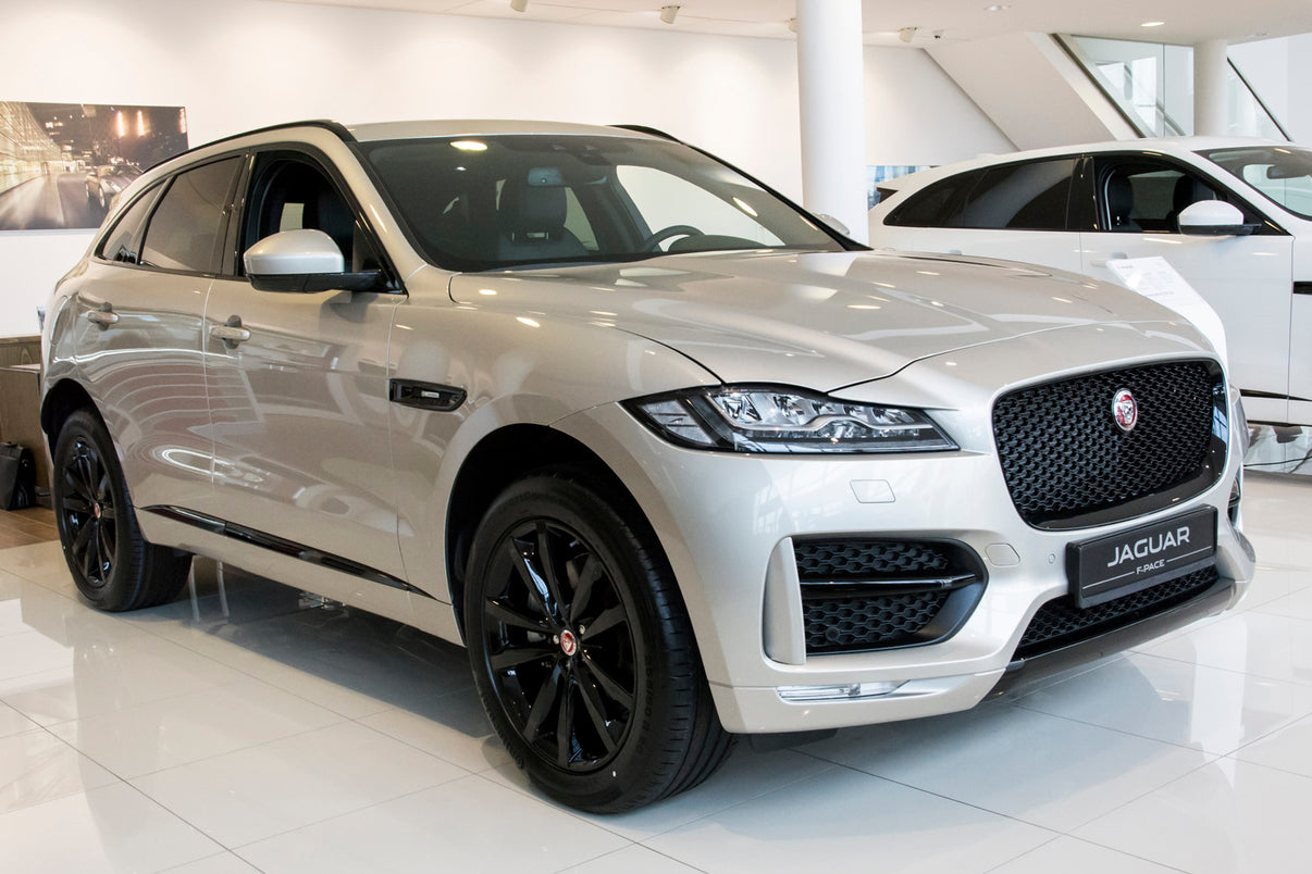 Lastskydd Jaguar F-Pace 2016–2020, facelift 2020+ – Spegelblank steel, Röd&Svart Kolfiber – detaljbild 3