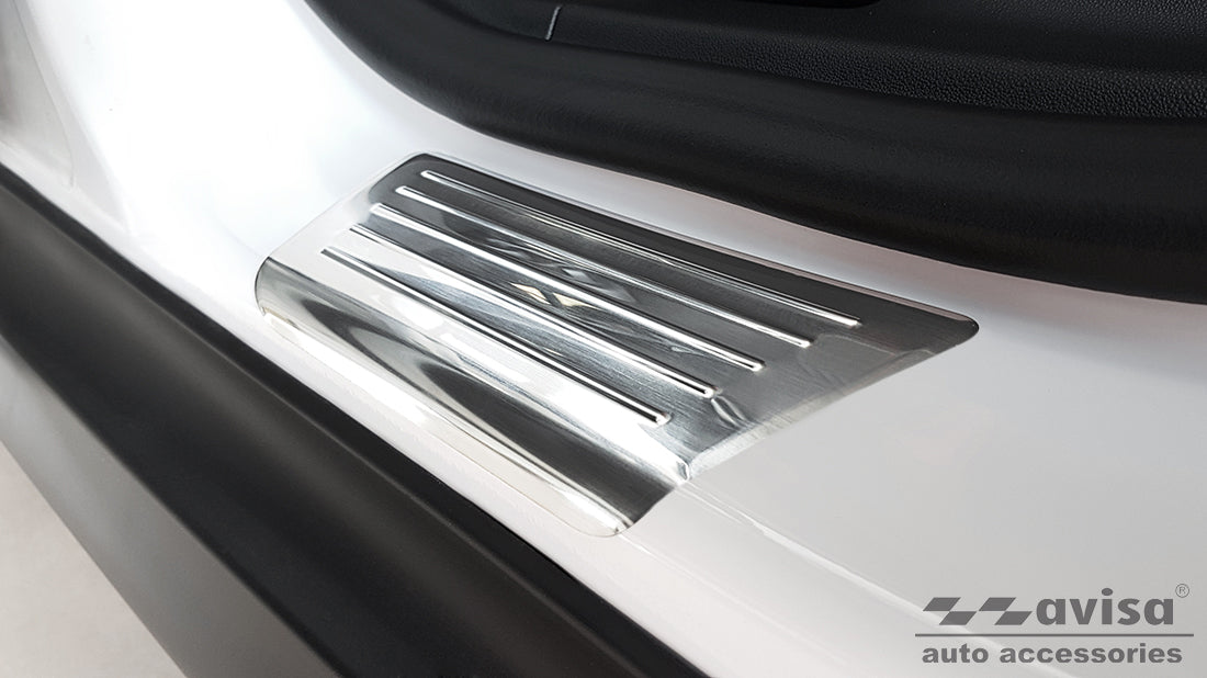 Tröskelskydd Lines Citroen C3 Aircross II 2017–2021 facelift 2021+ – Silver satin – detaljbild 2
