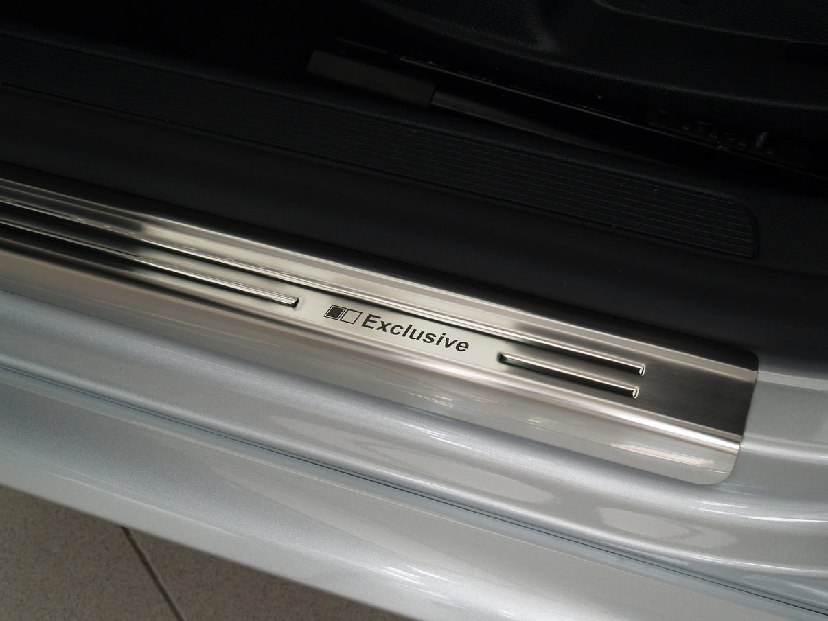 Tröskelskydd Exclusive Volkswagen Passat B6 2005–2010 / Volkswagen Passat B7 2011–2014 – Silver satin