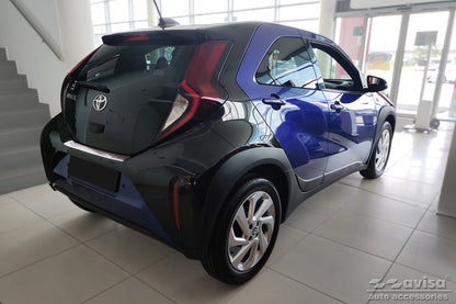 Lastskydd Toyota Aygo X crossover 2022–2025, facelift 2025+/ Toyota Aygo X hybrid 2026+ – Silver satin – detaljbild 2