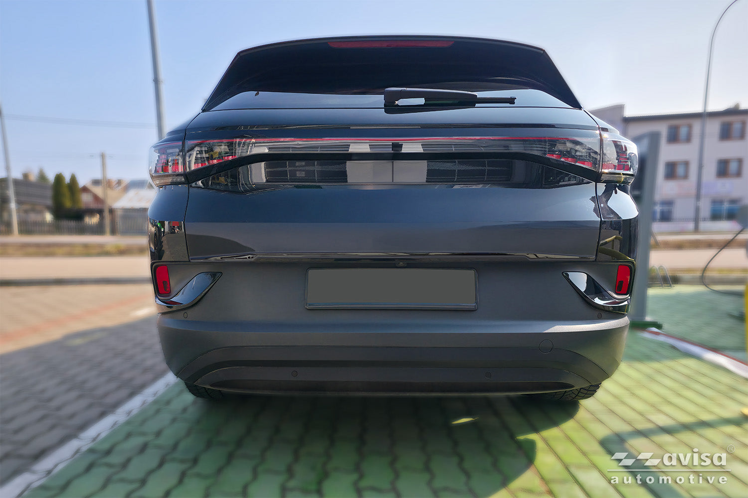 Bakluckelist Volkswagen ID 4 2020+ – Spegelblank svart – detaljbild 3