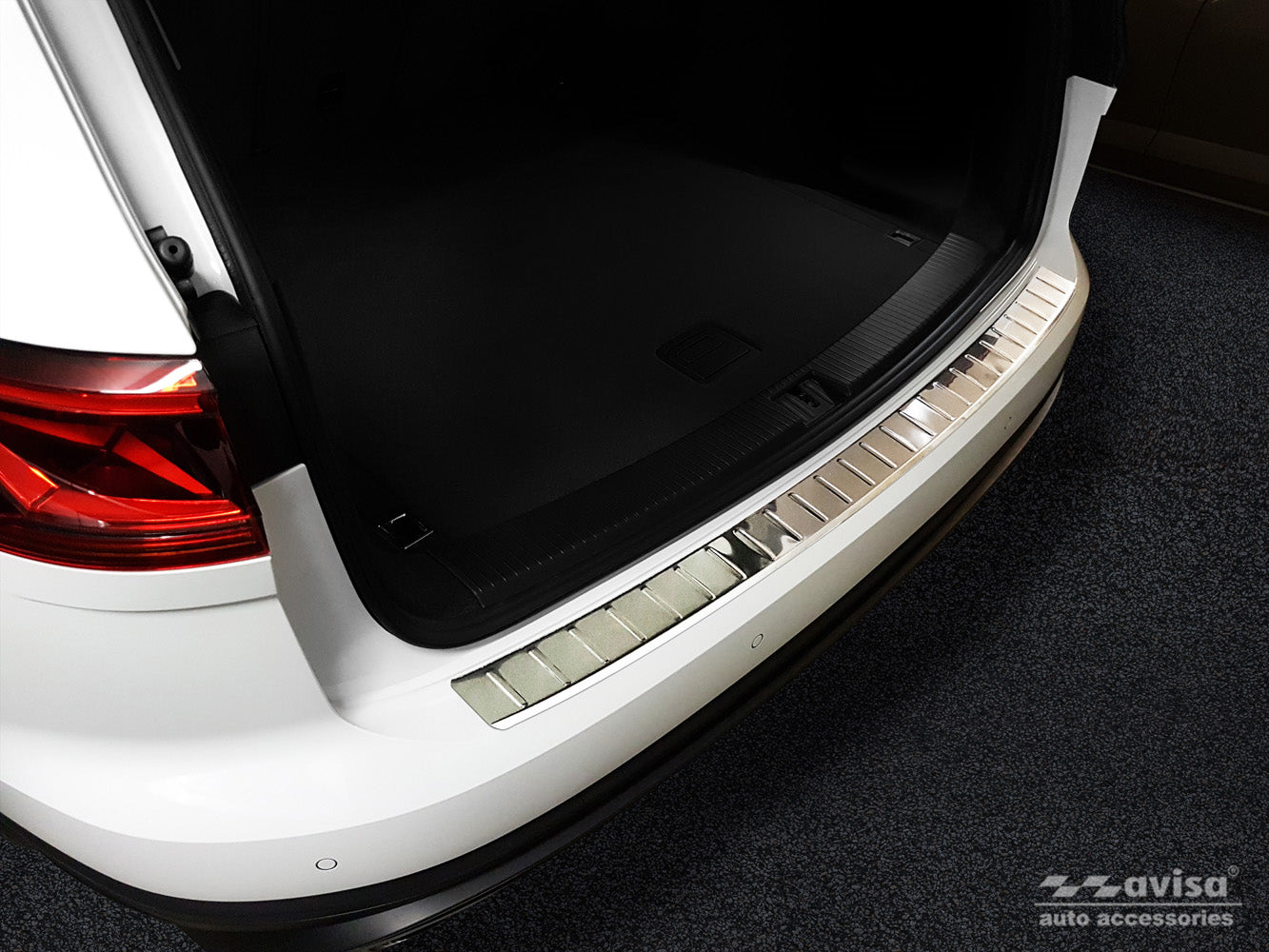 Lastskydd Volkswagen Touareg III 2018–2023 facelift 2023+ – Silver satin – detaljbild 3