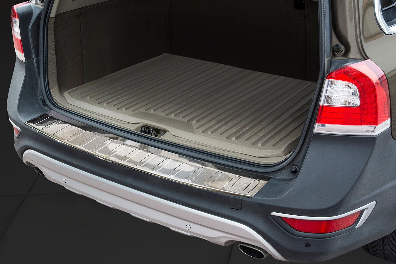 Lastskydd Volvo XC70 facelift 2013+ – Silver satin – detaljbild 2