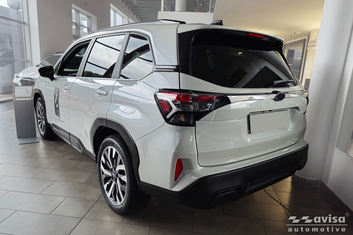 Bakluckelist Subaru Forester VI 2024+ – Spegelpolerat silver – detaljbild 2