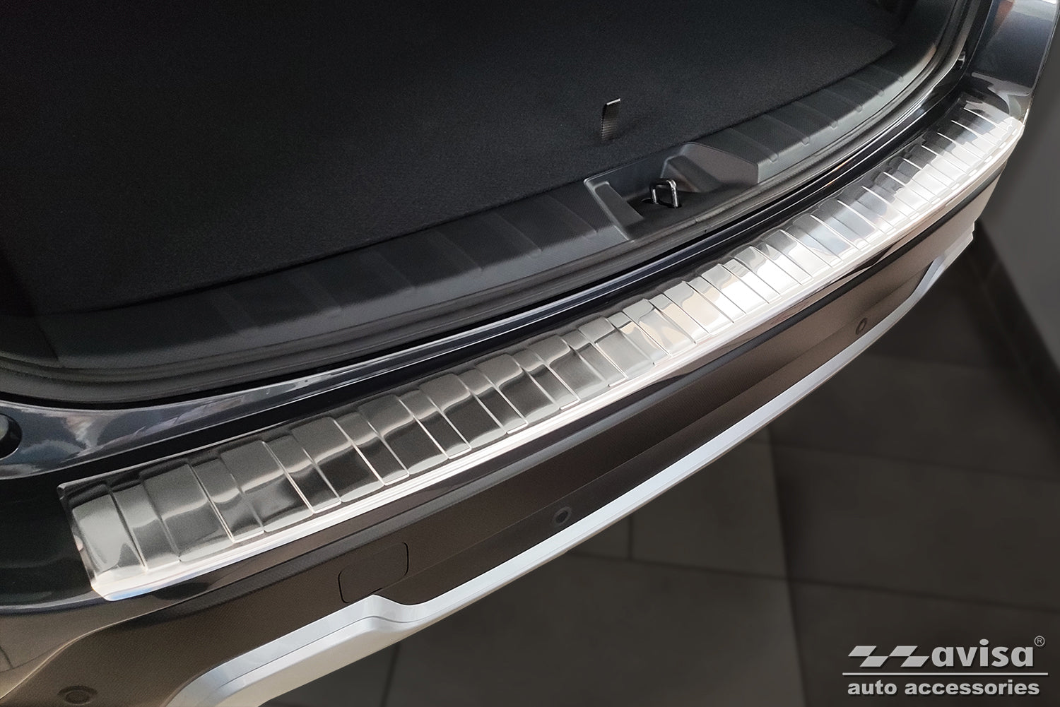 Lastskydd Subaru Forester V suv 2018–2024 – Silver satin – detaljbild 3