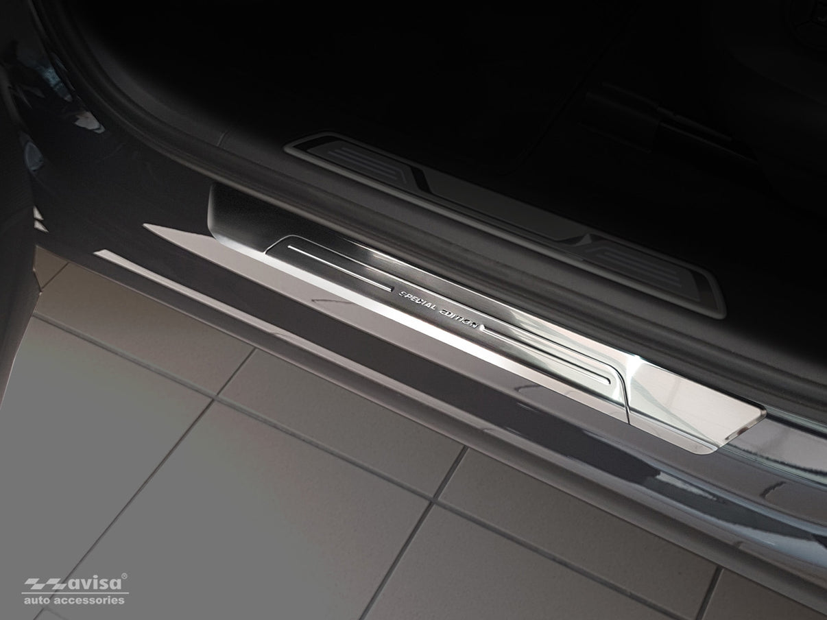 Tröskelskydd Special Edition Volkswagen Touareg III 2018–2023 facelift 2023+ – Silver satin (2/22236) – detaljbild 2