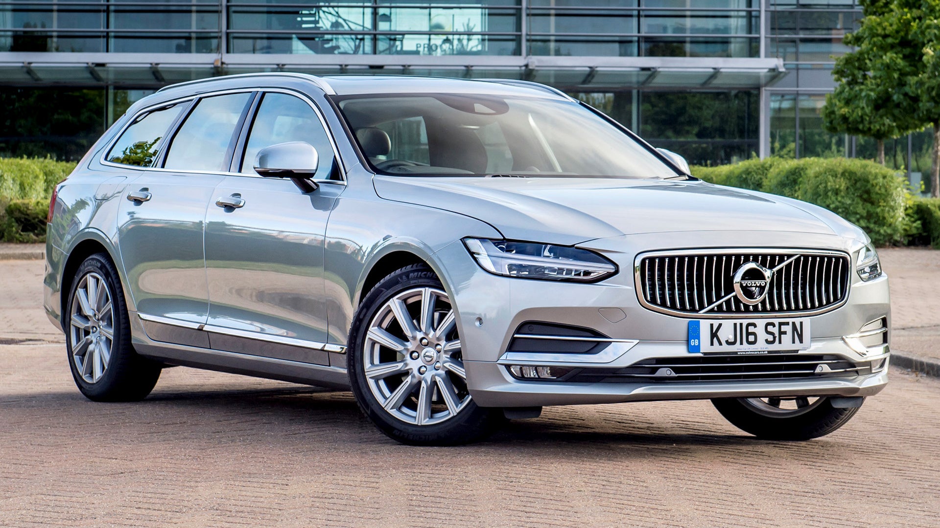 Lastskydd Volvo V90 Kombi 2016+ / Volvo V90 Cross Country 2016+ – Silver satin – detaljbild 3