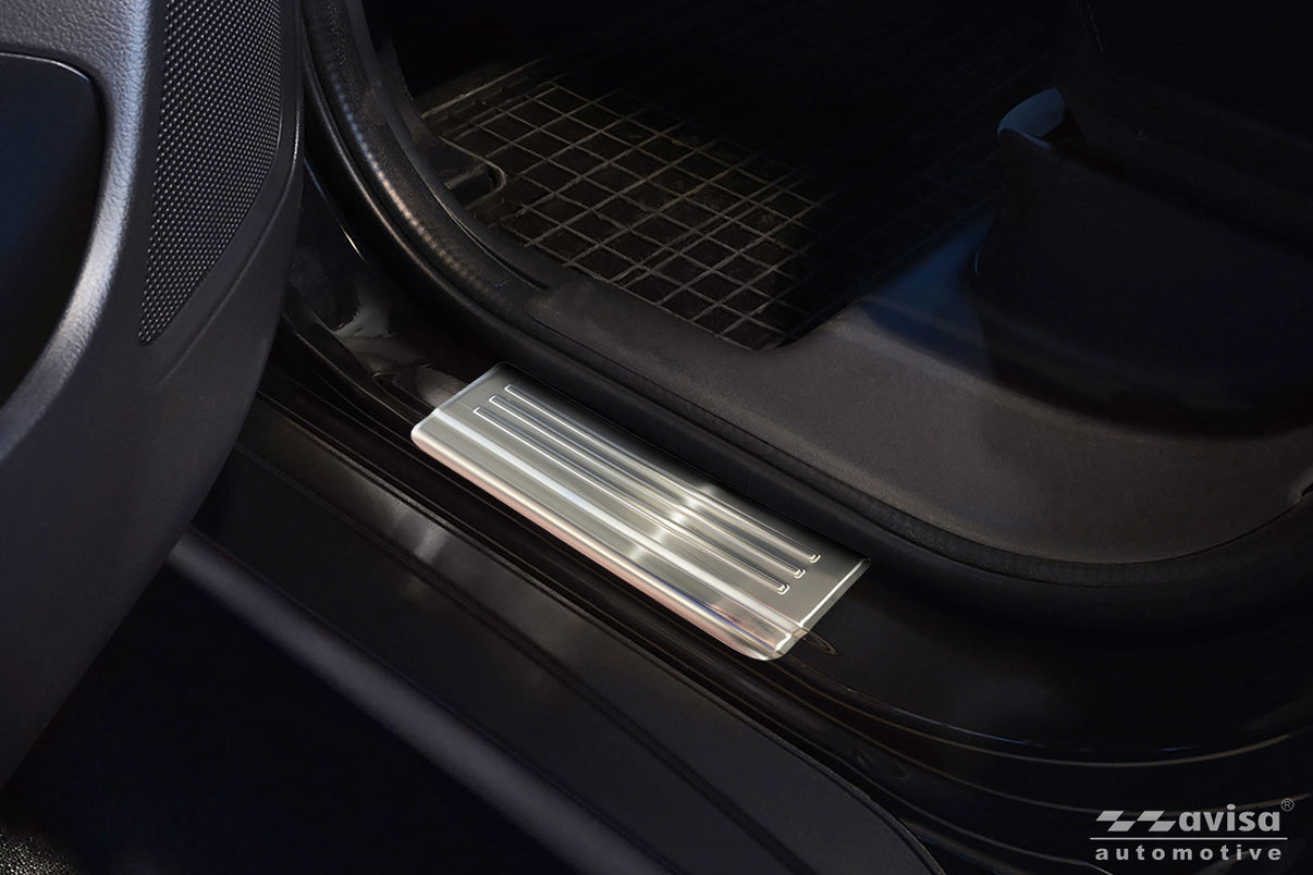 Tröskelskydd Lines Mitsubishi Outlander III Outlander III 2012–2015, facelift 2015–2017. facelift 2017–2022/ PHEV 2014–2015… – Silver satin – detaljbild 2