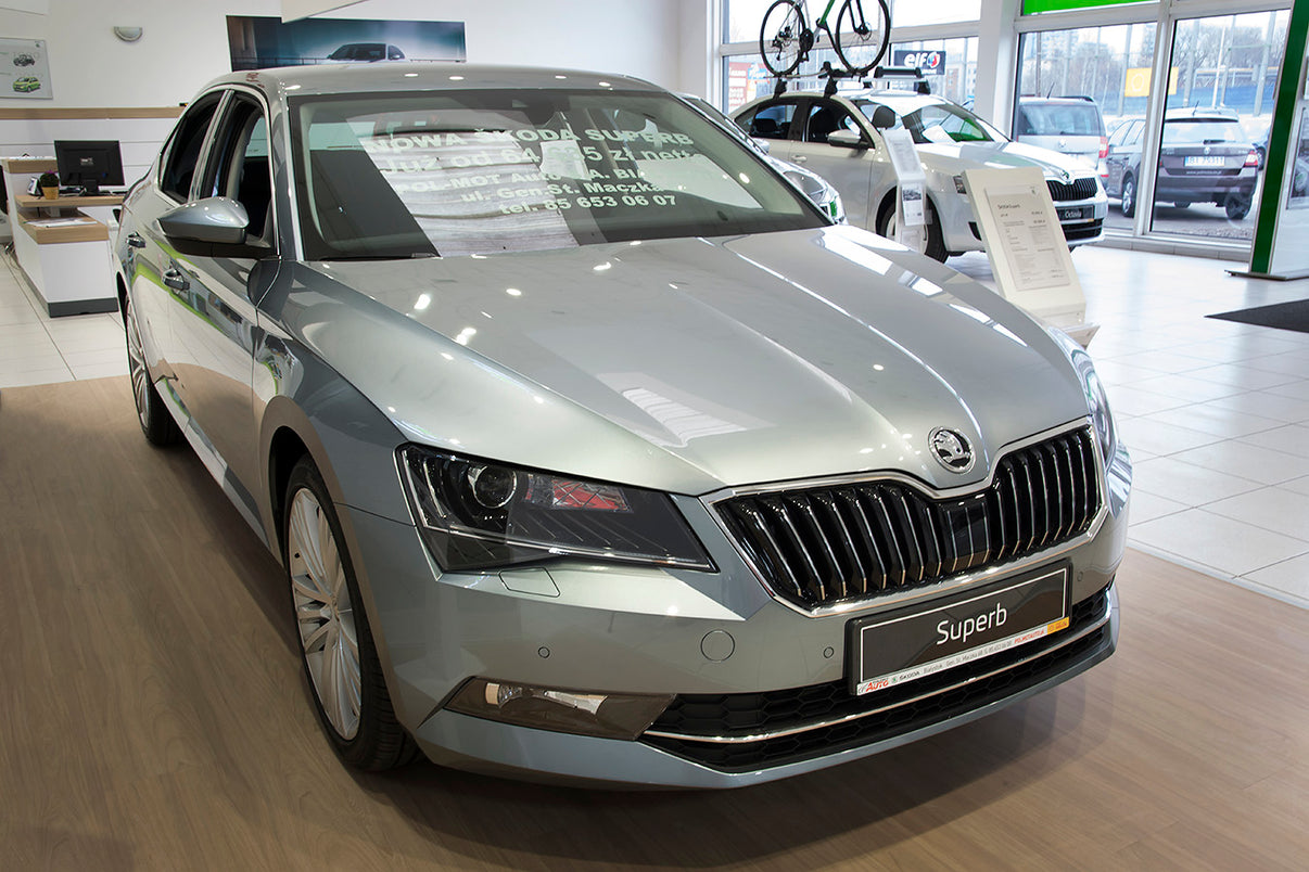 Lastskydd Skoda Superb III liftback sedan 2015–2019, facelift 2019+ facelift 2019–2023 – Silver satin – detaljbild 2