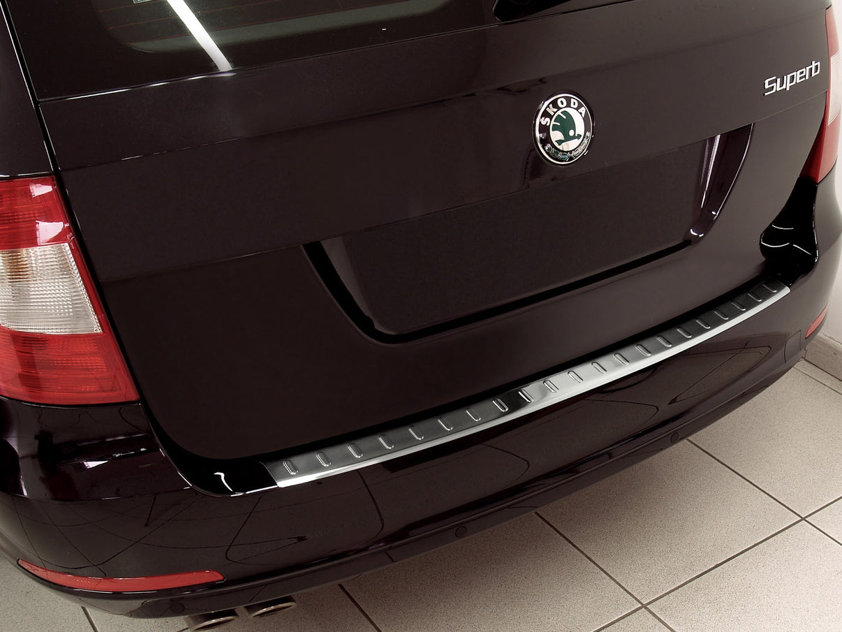 Lastskydd Skoda Superb Kombi 2009–2013 – Silver satin – detaljbild 3