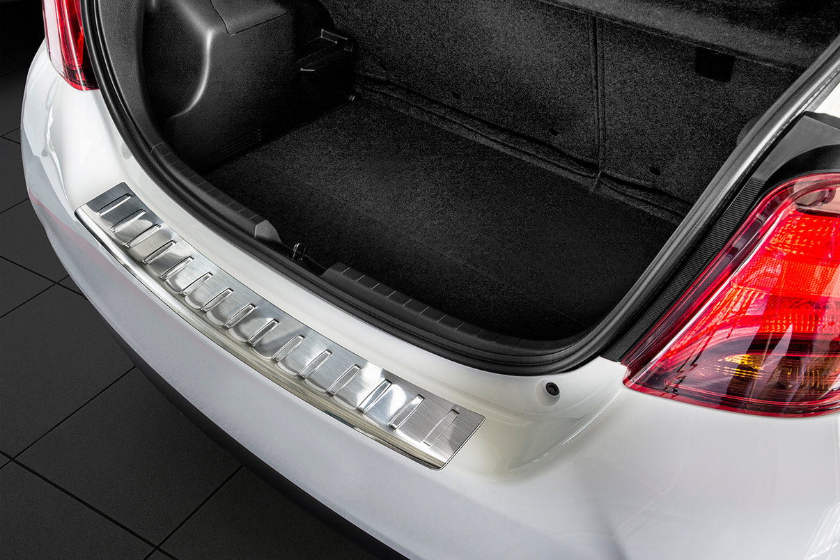 Lastskydd Toyota Yaris III halvkombi facelift 2014–2017, facelift 2017–2019 – Silver satin – detaljbild 2