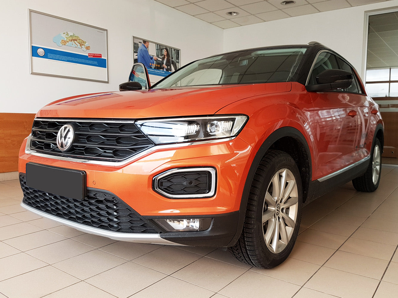 Lastskydd Volkswagen T-Roc/ cabrio 2017–2022, facelift 2022–2025 – Spegelpolerat silver – detaljbild 3