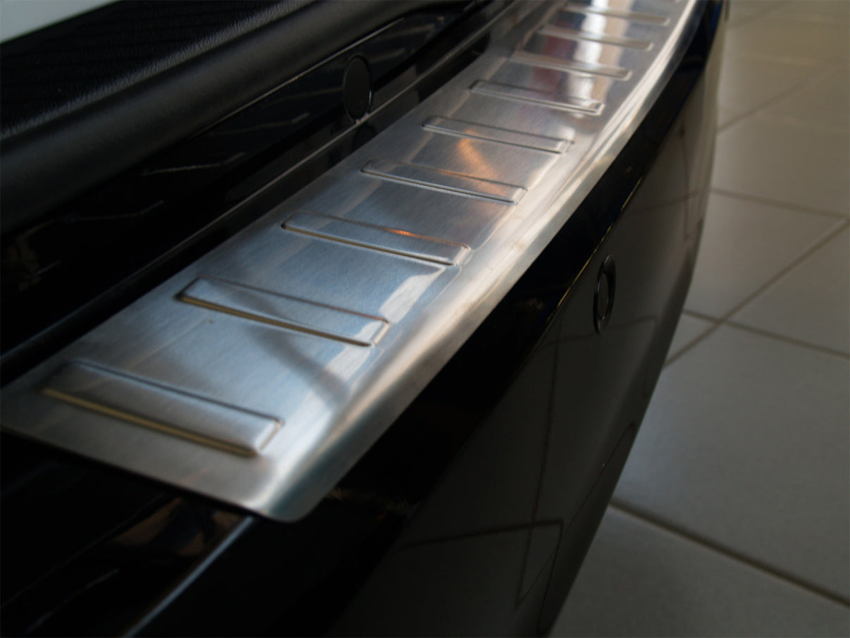 Lastskydd Mercedes E Class W212 Kombi 2009–2013 – Silver satin – detaljbild 2