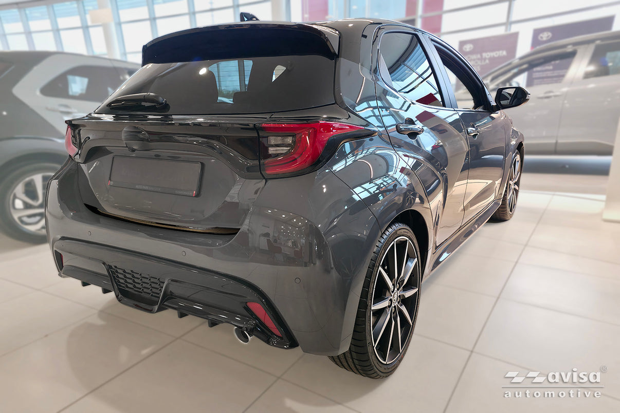 Bakluckelist Toyota Yaris IV halvkombi 5-dörrars/ Hybrid/ GR 2020–2024 facelift 2024+ – Spegelblank svart – detaljbild 2