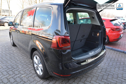 Lastskydd Seat Alhambra II 2010+ / Volkswagen Sharan II 2010+ – Spegelpolerat silver – detaljbild 3