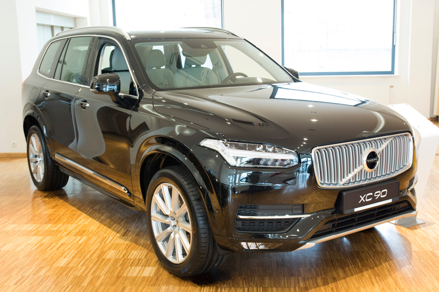 Lastskydd Volvo XC90 II 2015–2019 facelift 2019–2024 facelift 2024+ – Svart – detaljbild 3