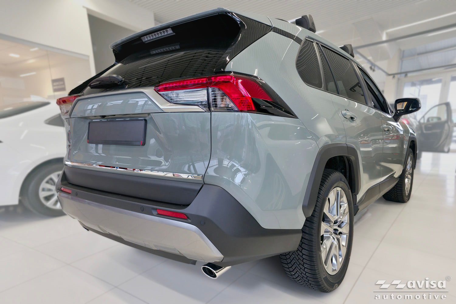 Bakluckelist Toyota RAV4 V generation/ Hybrid 2018+ ( fits version PHEV GR ) – Spegelpolerat silver – detaljbild 2