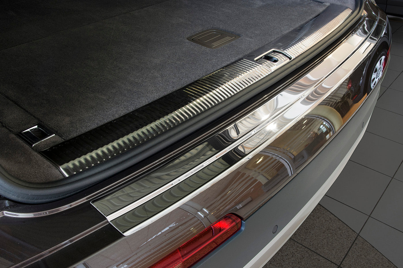 Lastskydd Audi Q7 II/ S-line 2015–2019, facelift 2019–2024 facelift 2024+ – Silver satin – detaljbild 2