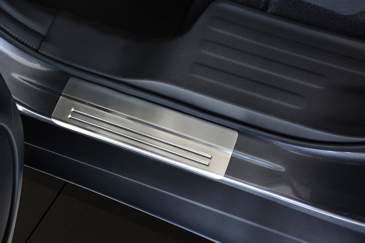 Tröskelskydd Exclusive Nissan X-Trail III (T32) 2014–2017, facelift 2017–2021 – Silver satin – detaljbild 2