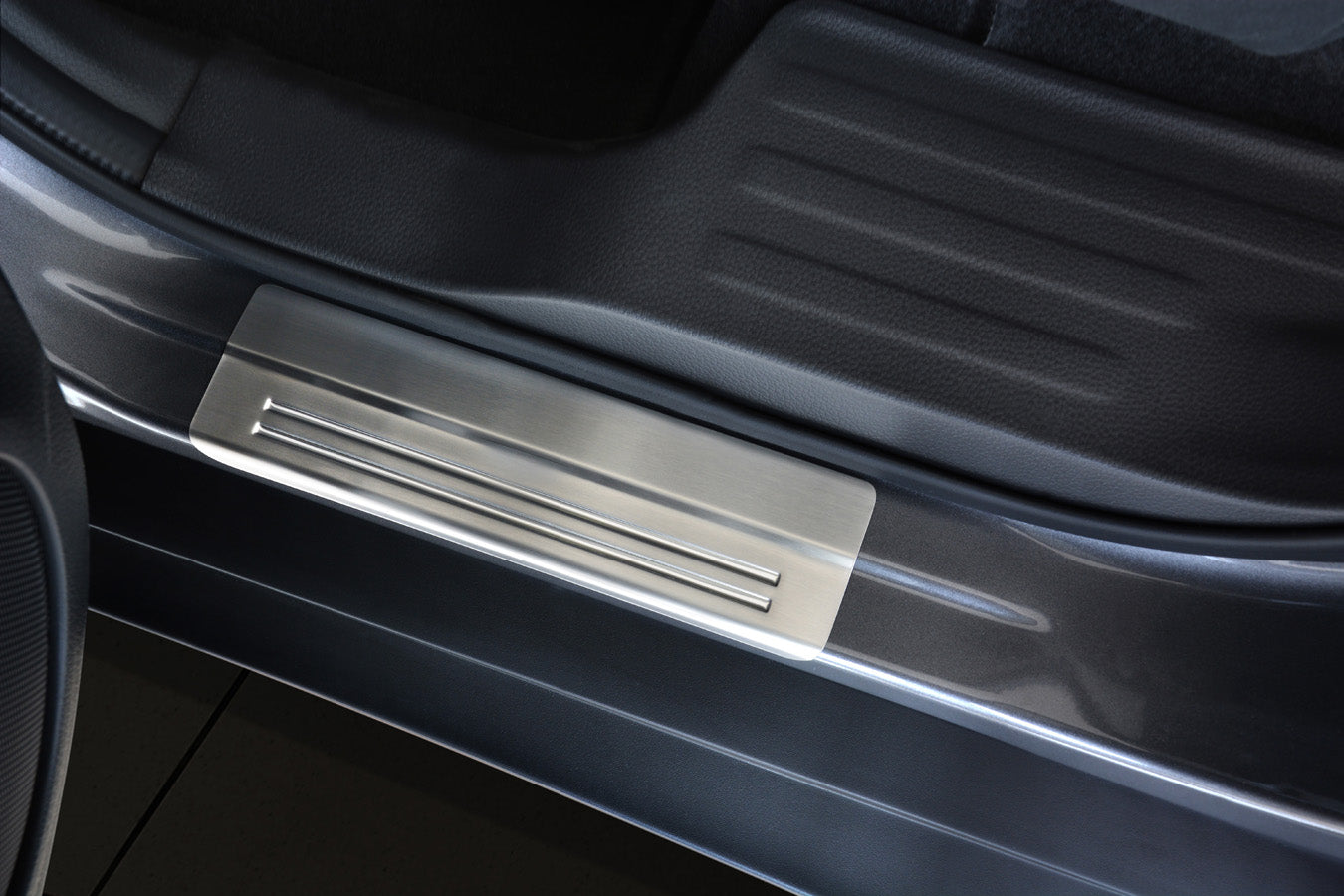 Tröskelskydd Exclusive Nissan X-Trail III (T32) 2014–2017, facelift 2017–2021 – Silver satin – detaljbild 2