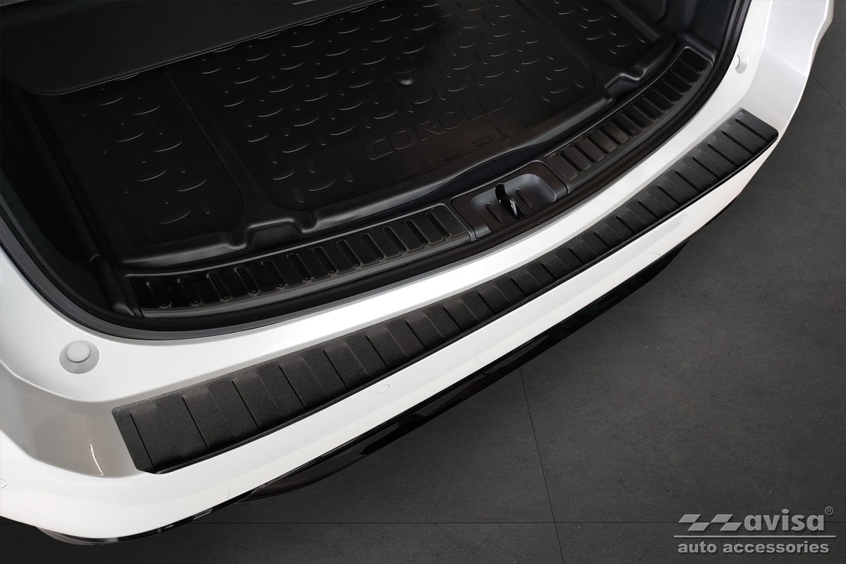 Lastskydd Black Mat Suzuki Swace Kombi 2020+ / Toyota Corolla XII Touring Sports 2018+/ GR Sport 2018+ – Mattsvart – detaljbild 3