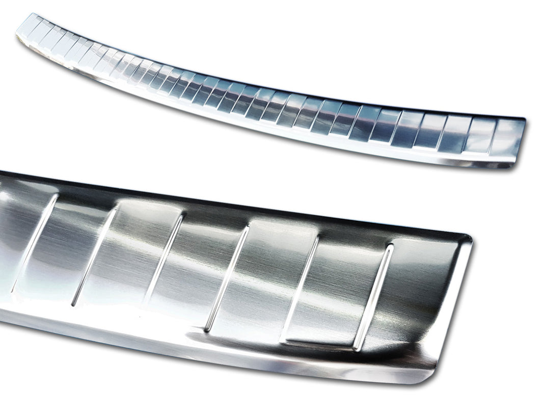 Lastskydd Ford Focus IV halvkombi 5-dörrars/ ST-Line 2018–2021, facelift 2021+ – Silver satin