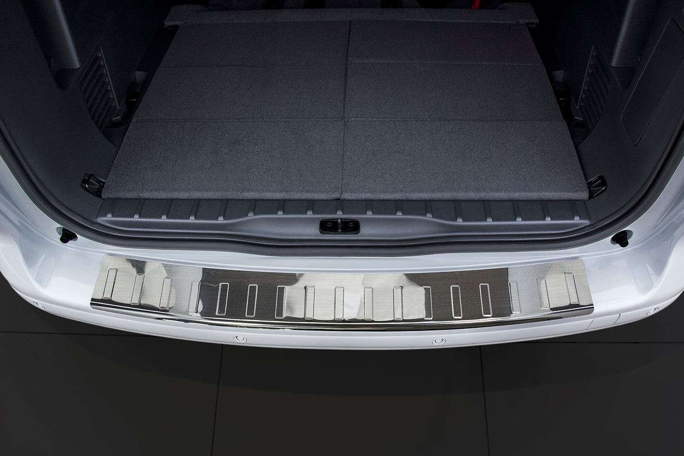 Lastskydd Peugeot 5008 2009–2017 – Silver satin – detaljbild 2